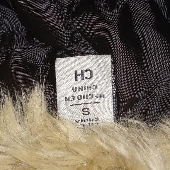 Here is a Levi struass long coat with fur on the inside - Picture 4 of 4